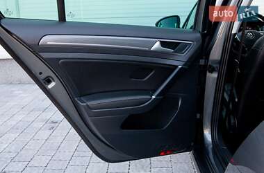 Хетчбек Volkswagen e-Golf 2018 в 