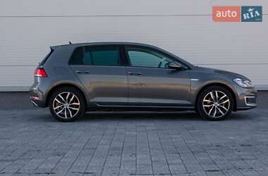 Хетчбек Volkswagen e-Golf 2018 в 