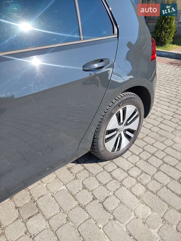 Хэтчбек Volkswagen e-Golf 2018 в Долине