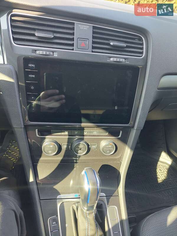 Хэтчбек Volkswagen e-Golf 2018 в Долине