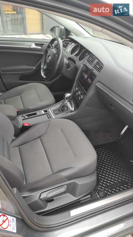 Хэтчбек Volkswagen e-Golf 2018 в Львове