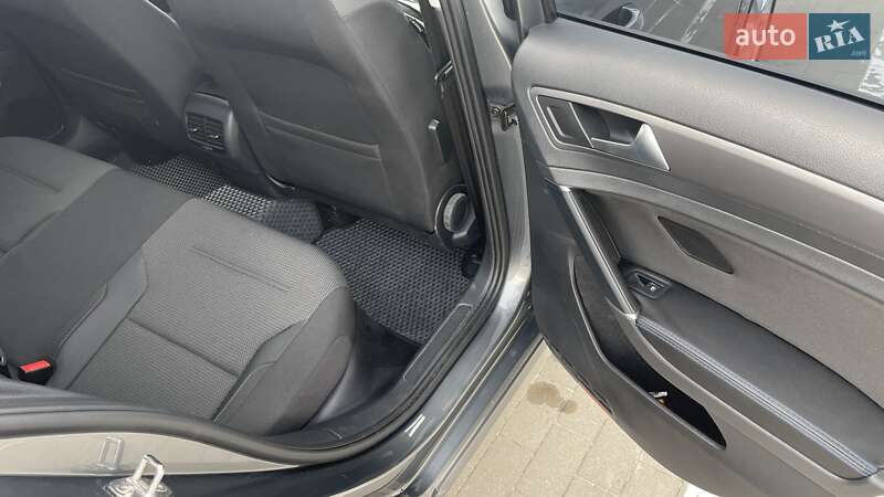 Хетчбек Volkswagen e-Golf 2018 в Сумах