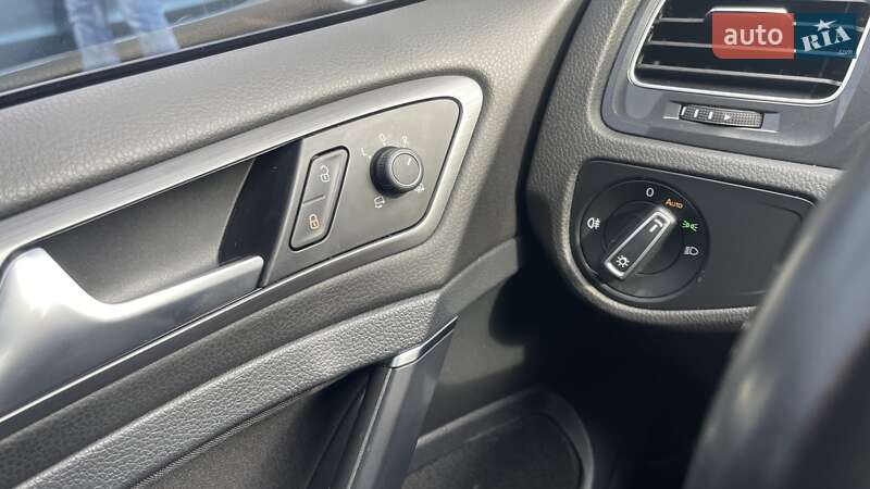 Хетчбек Volkswagen e-Golf 2018 в Сумах