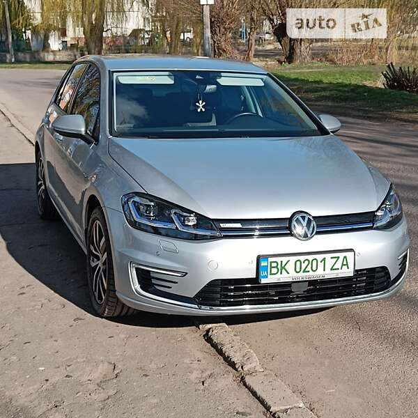Хэтчбек Volkswagen e-Golf 2019 в Дубно
