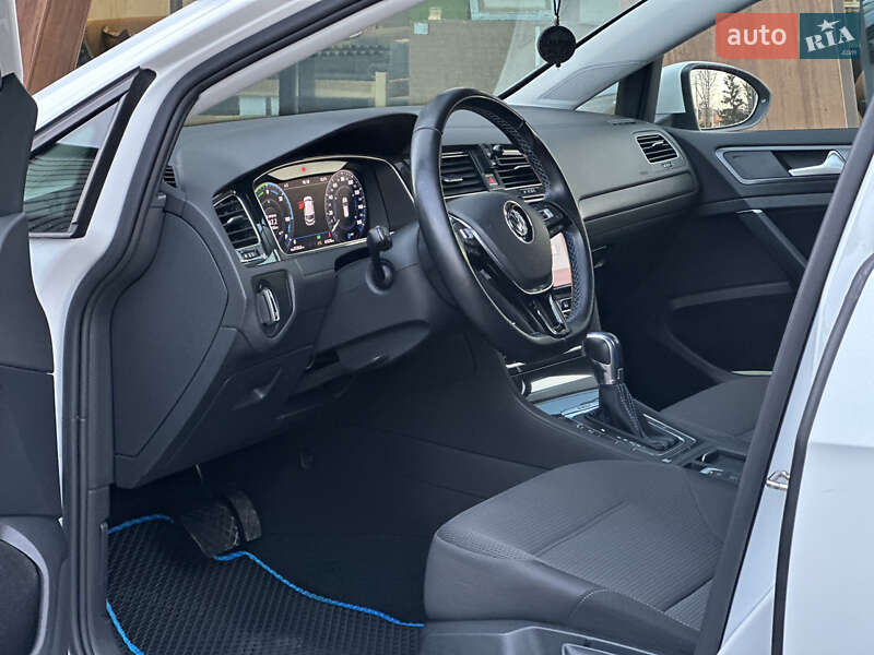 Хэтчбек Volkswagen e-Golf 2018 в Луцке