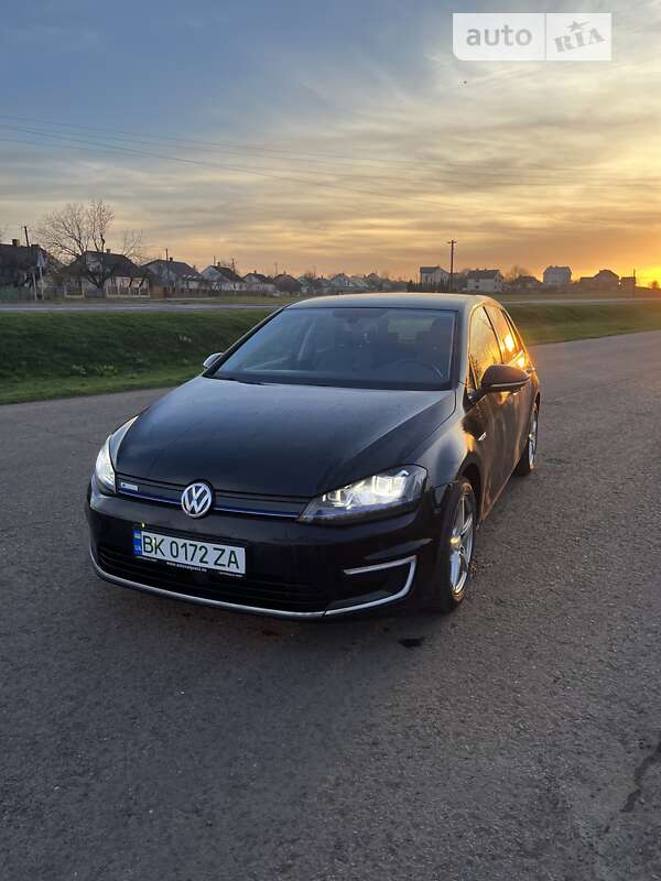 Хэтчбек Volkswagen e-Golf 2015 в Ровно