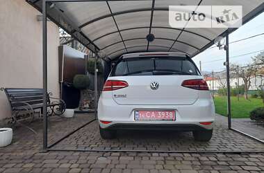 Хетчбек Volkswagen e-Golf 2014 в Сваляві