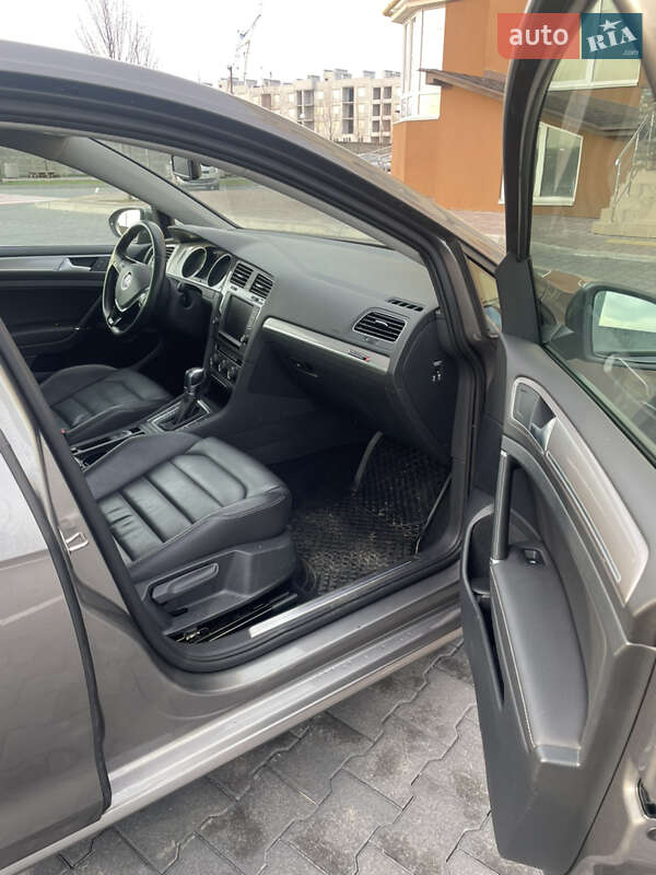 Хэтчбек Volkswagen e-Golf 2016 в Киеве фото 8 Хэтчбек Volkswagen e-Golf 2016 в Киеве