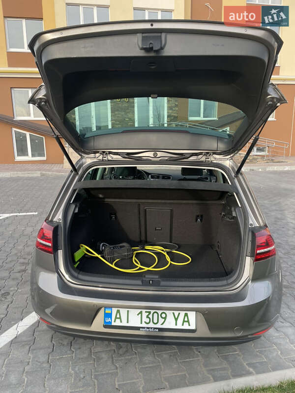 Хэтчбек Volkswagen e-Golf 2016 в Киеве фото 12 Хэтчбек Volkswagen e-Golf 2016 в Киеве