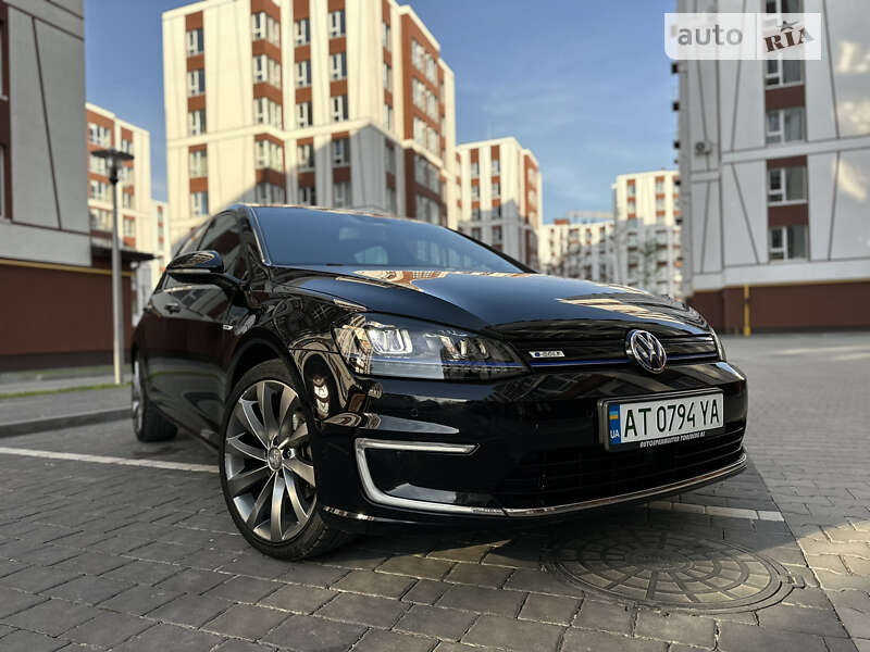 Хэтчбек Volkswagen e-Golf 2015 в Ивано-Франковске