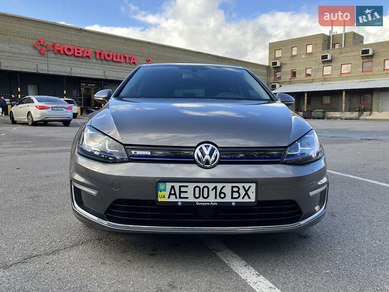 Volkswagen e-Golf 2015