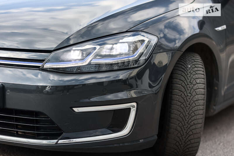 Хетчбек Volkswagen e-Golf 2019 в Житомирі