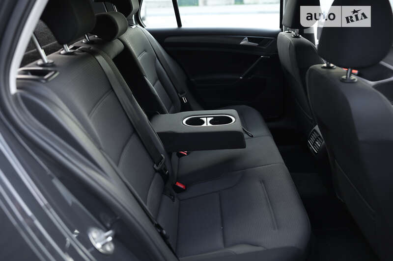 Хетчбек Volkswagen e-Golf 2019 в Житомирі