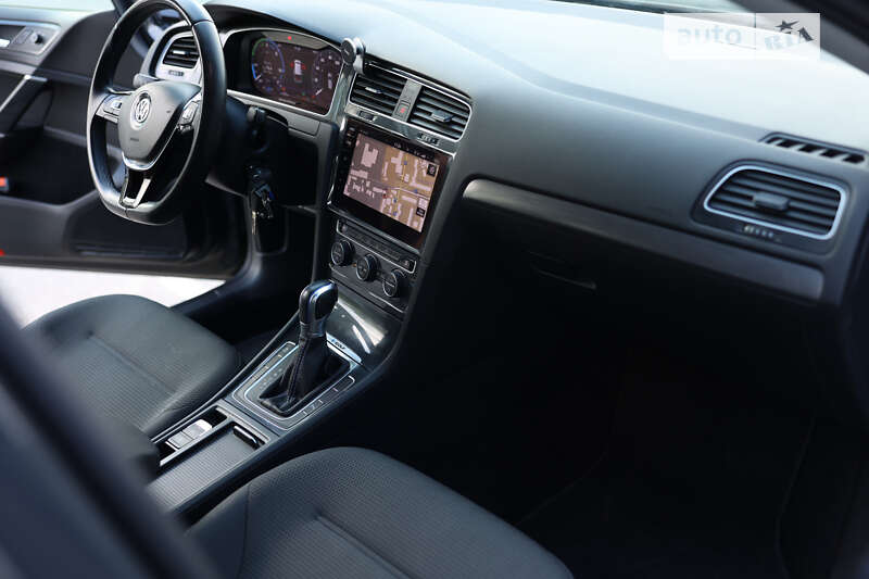 Хетчбек Volkswagen e-Golf 2019 в Житомирі