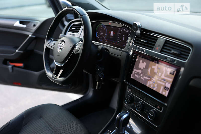Хетчбек Volkswagen e-Golf 2019 в Житомирі