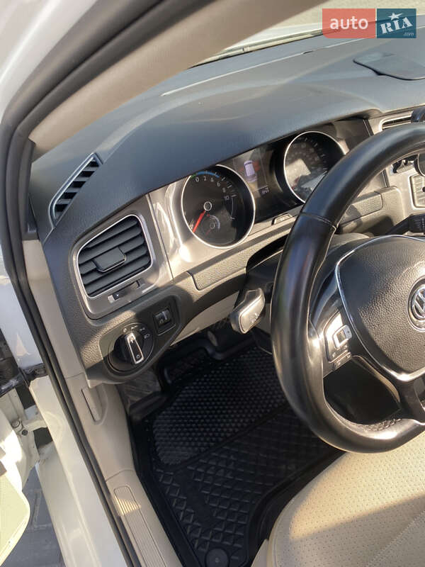 Хэтчбек Volkswagen e-Golf 2014 в Днепре