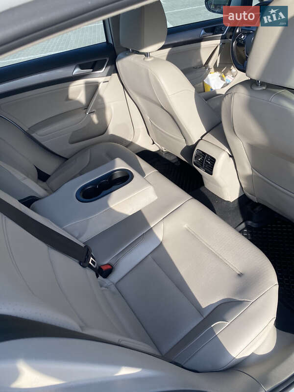 Хэтчбек Volkswagen e-Golf 2014 в Днепре