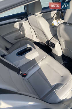 Хетчбек Volkswagen e-Golf 2014 в 