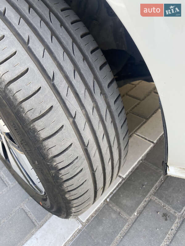 Хэтчбек Volkswagen e-Golf 2014 в Днепре