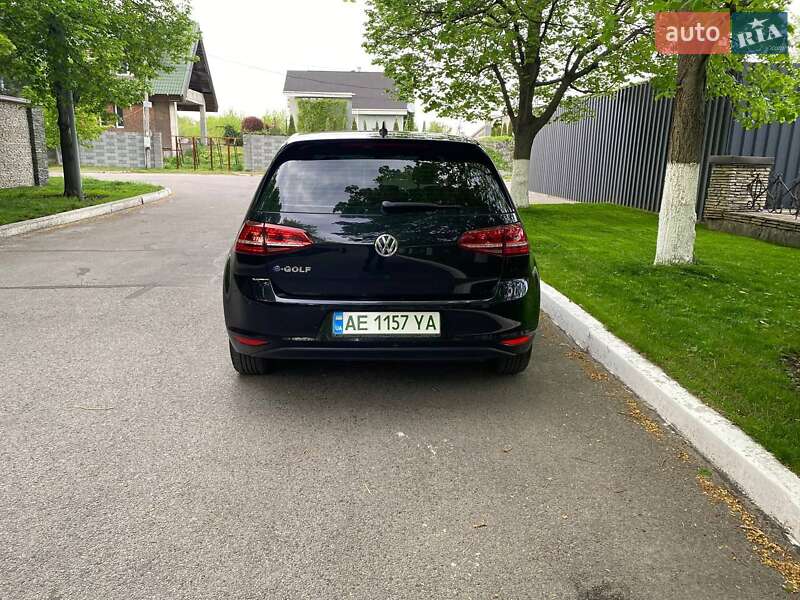 Хэтчбек Volkswagen e-Golf 2015 в Днепре