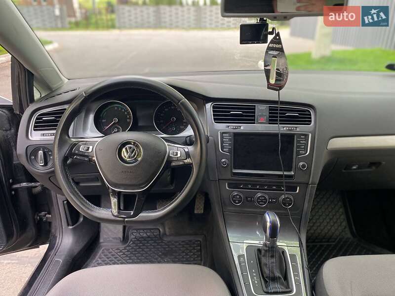 Хэтчбек Volkswagen e-Golf 2015 в Днепре