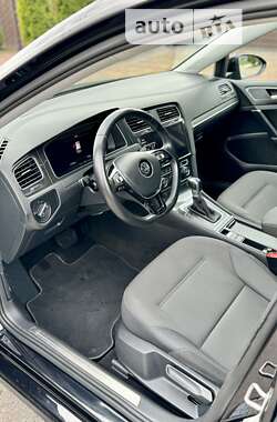 Хэтчбек Volkswagen e-Golf 2019 в 