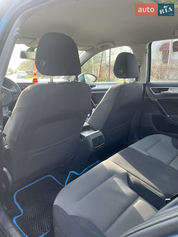 Хэтчбек Volkswagen e-Golf 2016 в Житомире