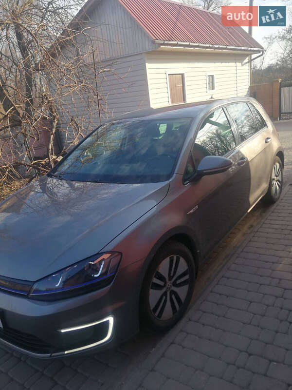 Хэтчбек Volkswagen e-Golf 2015 в Киеве фото 3 Хэтчбек Volkswagen e-Golf 2015 в Киеве