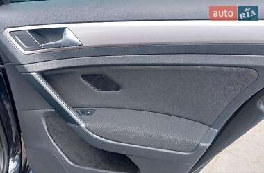 Хэтчбек Volkswagen e-Golf 2016 в 