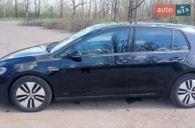 Хэтчбек Volkswagen e-Golf 2016 в 