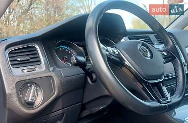 Хэтчбек Volkswagen e-Golf 2016 в 