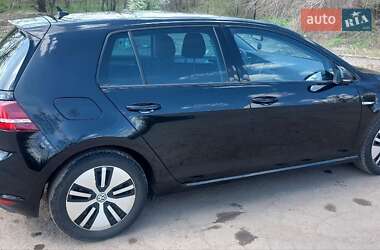 Хэтчбек Volkswagen e-Golf 2016 в 