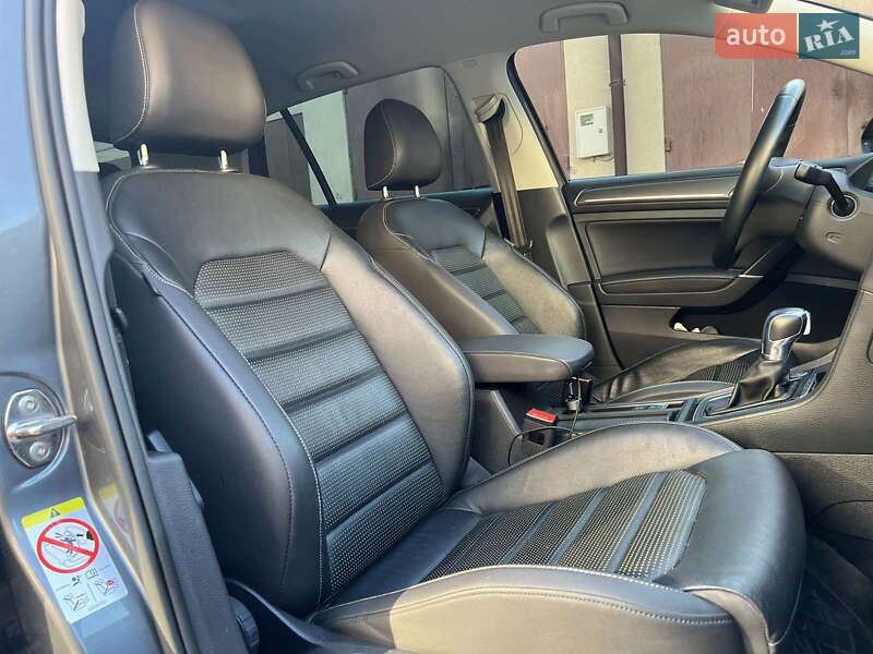 Хэтчбек Volkswagen e-Golf 2017 в Каменец-Подольском