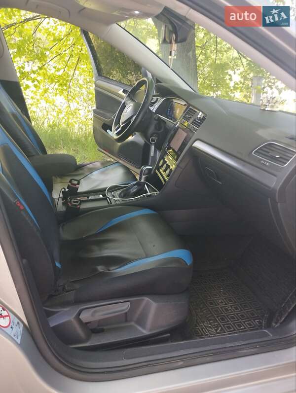 Хетчбек Volkswagen e-Golf 2019 в Бару