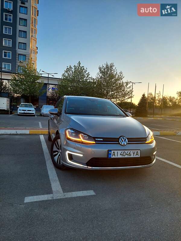 Хэтчбек Volkswagen e-Golf 2017 в 