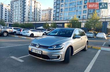 Хэтчбек Volkswagen e-Golf 2017 в 