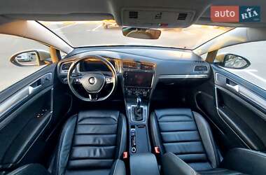 Хэтчбек Volkswagen e-Golf 2017 в 