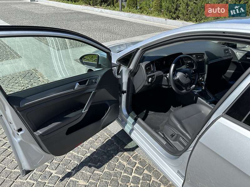 Хэтчбек Volkswagen e-Golf 2019 в Днепре