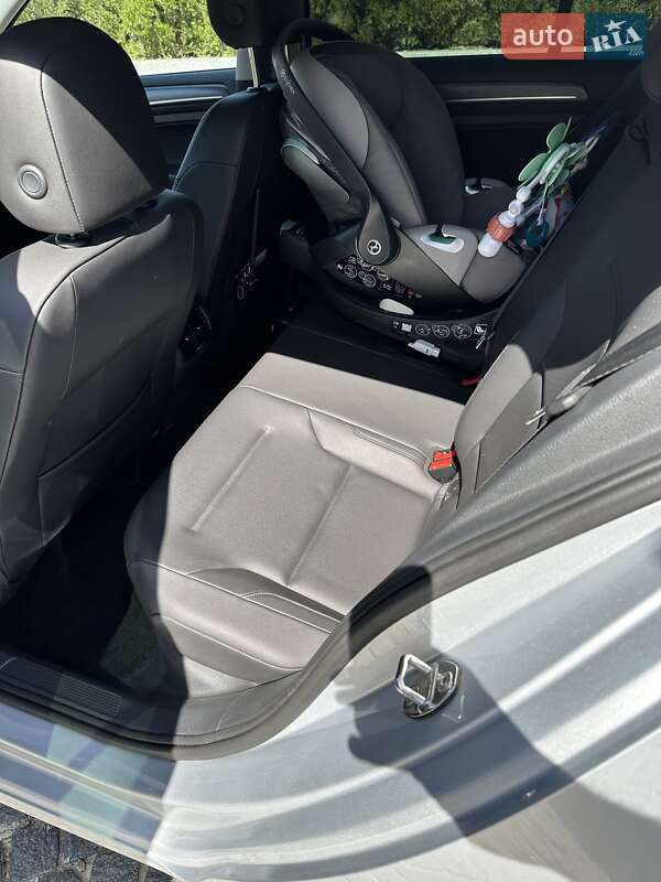 Хэтчбек Volkswagen e-Golf 2019 в Днепре