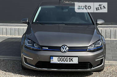 Хетчбек Volkswagen e-Golf 2015 в Івано-Франківську