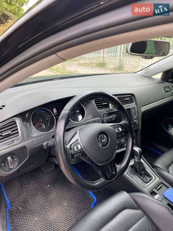 Хэтчбек Volkswagen e-Golf 2014 в Кропивницком