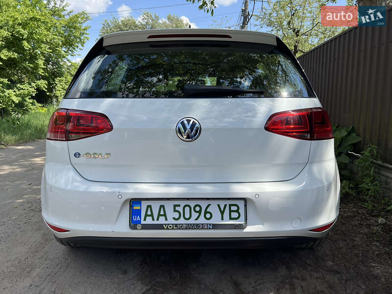 Хетчбек Volkswagen e-Golf 2015 в Києві