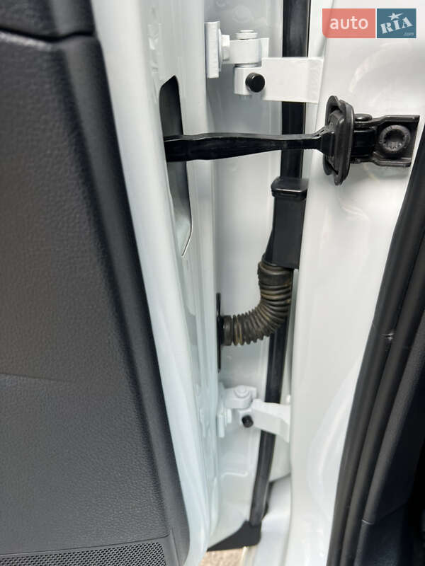 Хетчбек Volkswagen e-Golf 2015 в Києві