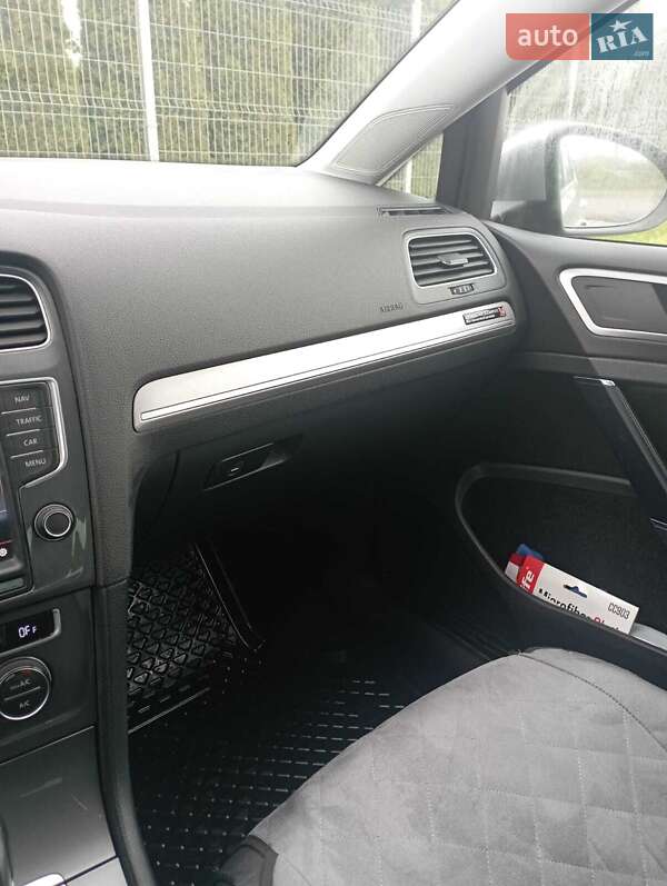 Хэтчбек Volkswagen e-Golf 2016 в Николаеве