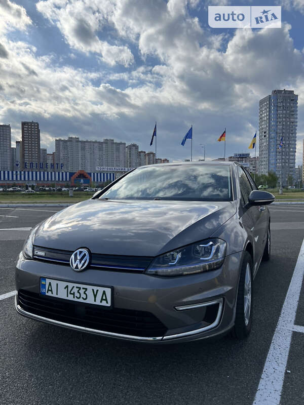 Хэтчбек Volkswagen e-Golf 2015 в Киеве