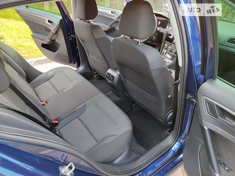 Хэтчбек Volkswagen e-Golf 2017 в Мукачево