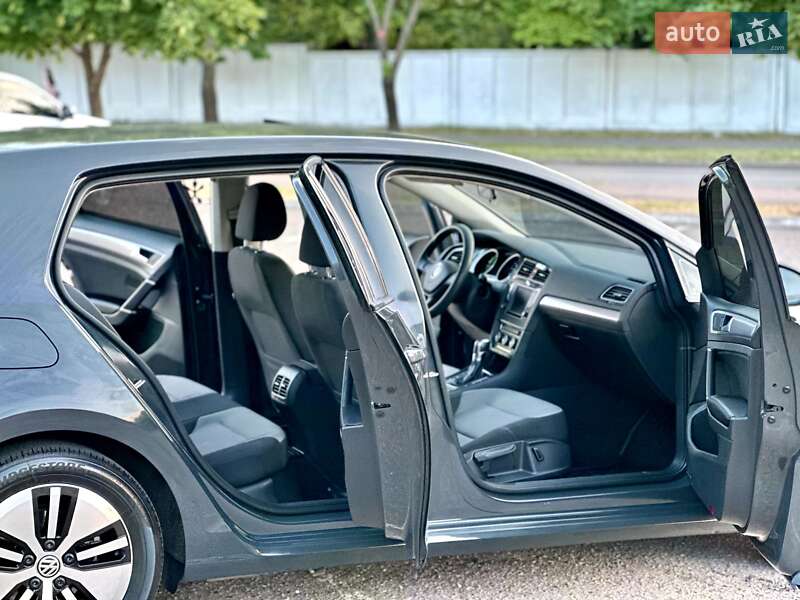 Хетчбек Volkswagen e-Golf 2016 в Кривому Розі фото 24 Хетчбек Volkswagen e-Golf 2016 в Кривому Розі