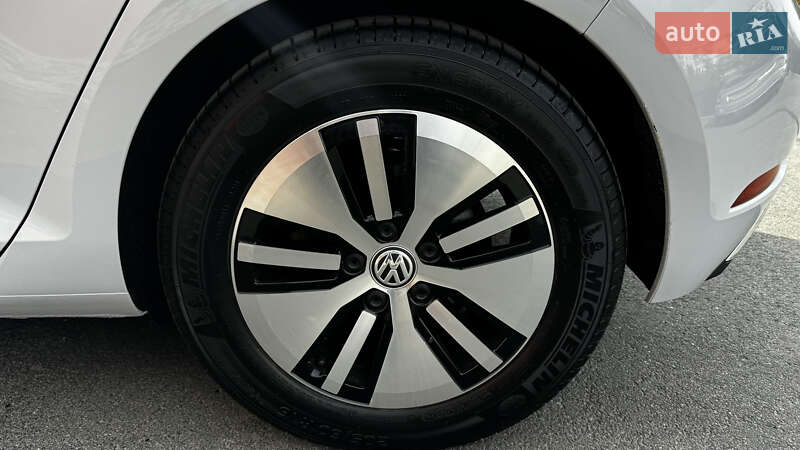 Хэтчбек Volkswagen e-Golf 2017 в Мироновке