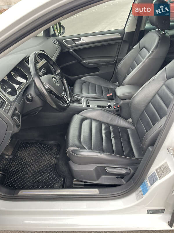 Хэтчбек Volkswagen e-Golf 2014 в Виннице