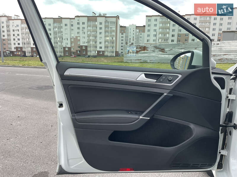 Хэтчбек Volkswagen e-Golf 2014 в Виннице